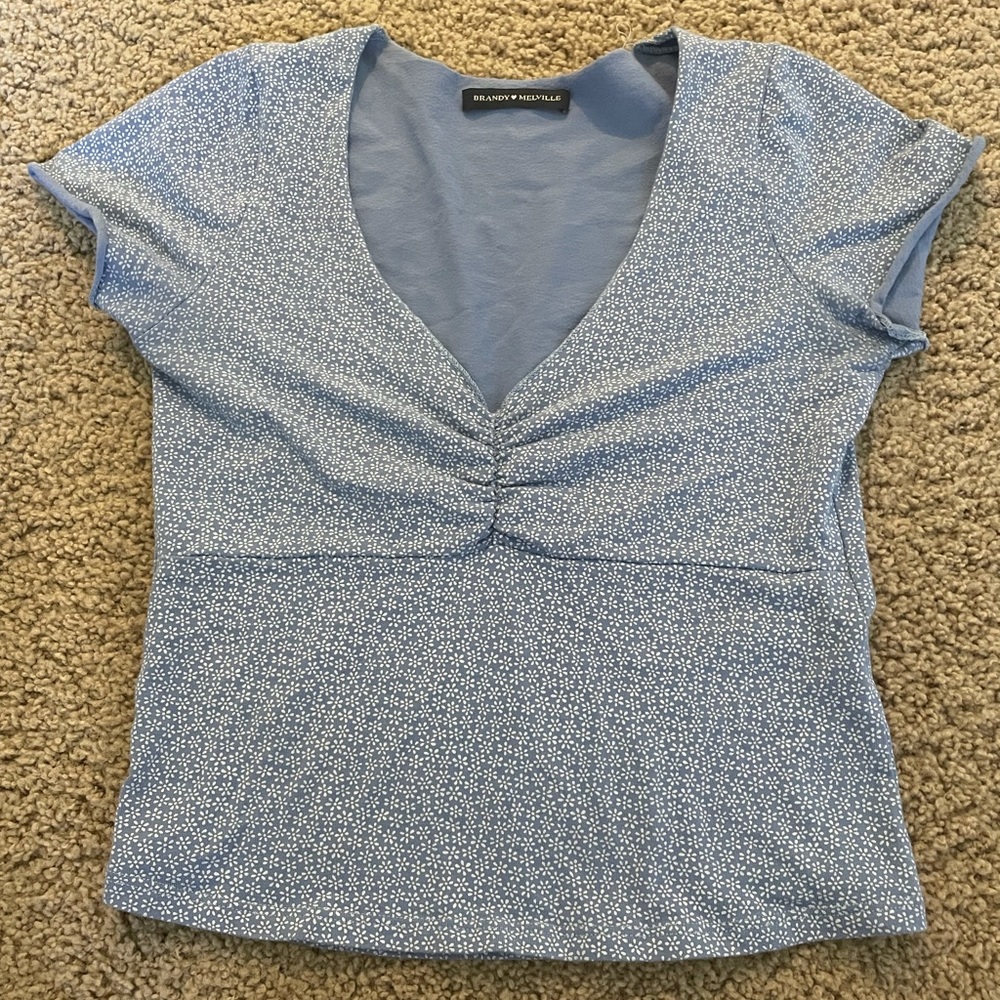 blue with white flowers brandymelville scrunch top